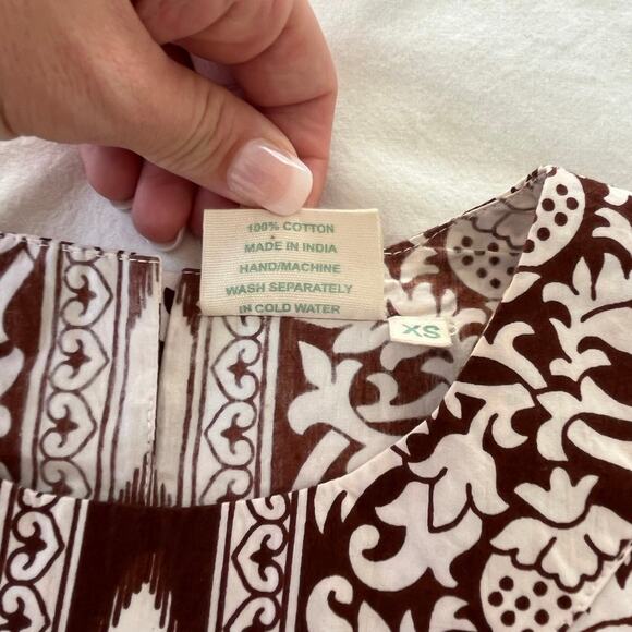 Julia India Amory Brown and White Coco Island Ikat Sleeveless Slim Shell Top XS - Picture 10 of 12